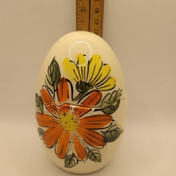 Daisy Egg Salt and Pepper Shakers by Lego - VINTAGE - Picture 9 of 11